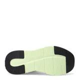 Championes negros con capellada de malla y suela con orificios.