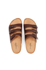 Sandalias negras con tres tiras ajustables con hebilla y plantilla de corcho.