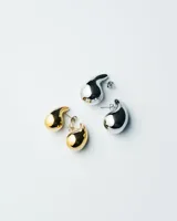 Aros plateados con forma de gota, de acero quirúrgico.