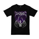 Remera negra de algodón con estampado de calavera y diseño gráfico de esqueletos.