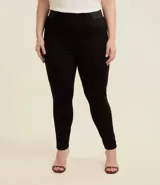 Pantalón legging negro de viscosa con cintura elástica.