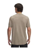 Remera deportiva Under Armour Vanish Seamless NVLT color verde con diseño texturizado y logo en el pecho.