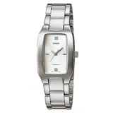 Reloj Casio de pulsera para mujer, con caja rectangular de acero plateado y esfera plateada minimalista con tres agujas y dos pequeños cristales.
