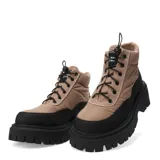 Botas de mujer Miss Carol modelo Nantu, color beige, acordonadas y con plataforma track.