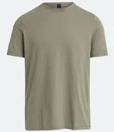 Remera slim de manga corta color salmón, de punto medio, sin estampado y cuello redondo.