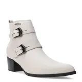 Botas de cuero color blanco con caña baja, punta fina, taco cuadrado y doble tira con hebilla metálica.