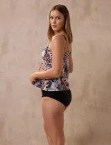 Tankini estampado con musculosa con frunce en el escote, copa armada con sujetador interno y forro interno.