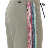 Short de baño Rip Curl Mirage One Ultimate color verde con cordón azul en la cintura y detalles estampados en los laterales.