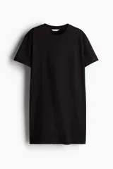 Vestido corto tipo remerón de algodón color negro, con cuello redondo, mangas cortas y corte recto.
