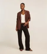 Blusa blanca sin mangas de punto acanalado con escote en V y espalda descubierta.