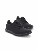 Zapatillas blancas de lana merino, diseño minimalista y atemporal, sin género y para todas las edades. Capellada y forro de lana merino, suela de EVA.