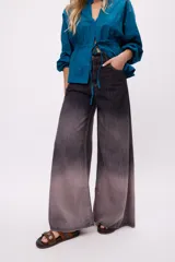 Pantalón de jean wide leg con lavado degradé.