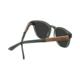 Lentes de sol con montura verde militar, de forma redonda, con lentes grises y patillas con el logo de la marca.