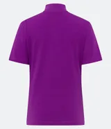 Remera básica de algodón negra, con cuello alto y mangas cortas.
