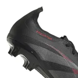 Championes de fútbol Adidas Predator League FG/MG, color negro con detalles en gris y rojo. Exterior Hybridfeel con elementos Strikescale y suela Controlplate para terrenos firmes y césped artificial.