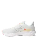 Championes New Balance 411 V3 para mujer, color blanco con detalles en naranja y gris. Ideales para running o uso diario.