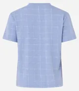 Remera de pijama de viscosa certificada, color celeste con estampado de cuadros grid.