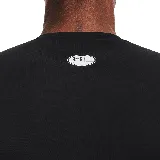Remera deportiva Under Armour HeatGear negra de calce ajustado, mangas cortas y cuello redondo.