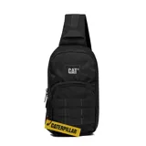 Bolso tipo bandolera o sling bag Caterpillar, color negro, con correa ajustable para el hombro. Presenta un compartimento principal con bolsillos internos y un bolsillo frontal con cremallera y presillas tipo MOLLE. Incluye un llavero colgante amarillo con el logo de Caterpillar.