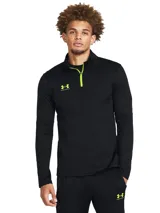 Buzo deportivo Under Armour Challenger de hombre, color naranja con paneles laterales en gris oscuro, cuello alto con cierre de cremallera corto, mangas largas con orificios para los pulgares y logo de la marca estampado en el pecho.