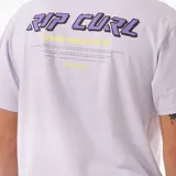 Remera de manga corta color violeta con logo de la marca Rip Curl estampado en el pecho.