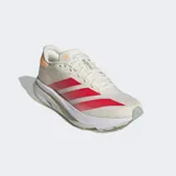 Championes de running Adidas Adizero SL 2, color blanco hueso con tres franjas laterales en rojo degradado. Presentan una mediasuela gruesa con tecnología Lightstrike Pro y detalles en color naranja pálido en el talón.