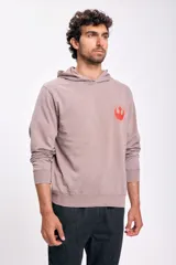 Canguro deportivo color beige con capucha y estampado en la espalda de un casco de piloto de Star Wars y la leyenda "Red Leader Starfighter School".