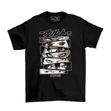 Remera negra con estampado de personajes de Naruto y sus ojos característicos.