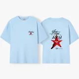 Camiseta amarilla con estampado gráfico de estrella en la parte posterior, de corte amplio.
