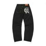 Pantalón de jean negro de corte recto con estampado grande del logo de la marca en color blanco en la parte trasera. Confeccionado en algodón.