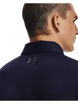 Remera polo Under Armour Tech para hombre, color azul marino con logo gris bordado en el pecho. Confeccionada en tejido UA Tech™ de secado rápido y corte holgado.