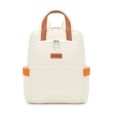 Mochila de lona color blanco con detalles en naranja y marrón.