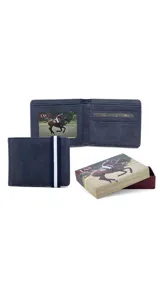 Billetera color beige de símil cuero con galón elastizado marrón y blanco. Interior con doble compartimento para billetes, visor y tarjeteros.