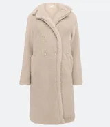 Saco alargado color beige de sherpa con cuello solapa, manga larga y abotonado delantero.