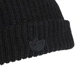 Gorro de lana negro con logo de Adidas bordado en el frente.