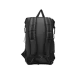 Mochila negra con cierre superior enrollable y hebillas de ajuste. Tiene un bolsillo frontal con cierre y logo de Vans estampado en la parte inferior.