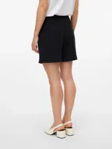 Short negro de tiro alto estilo sastrero, con bolsillos laterales funcionales.