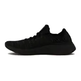 Zapatillas deportivas de running color negro, con diseño ligero y ajuste cómodo.