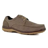Zapato casual de hombre color celeste, con cordones y suela marrón.