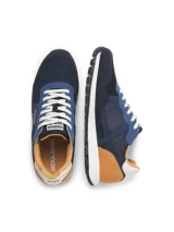 Championes Jack & Jones Arrow, color azul marino con detalles en azul claro y amarillo. Confeccionados en poliéster y poliuretano, con forro de mesh de poliéster, cierre de cordones y suela de goma EVA.