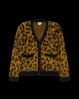 Cárdigan Obey con estampado animal print de leopardo en tonos marrón y negro. Tiene cuello en V, cierre frontal con botones, dos bolsillos delanteros y ribetes negros en cuello, puños y bajo.