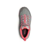 Zapatillas de senderismo Merrell Crosslander 3, color gris con detalles en rosa. Capellada de cuero de ante y malla transpirable, cierre de cordones, puntera sintética protectora, forro de malla transpirable, plantilla de espuma EVA reciclada, amortiguación Merrell Air Cushion en el talón y suela de goma adherente.