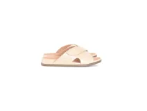 Sandalias de cuero color crema, con tecnología Antistress, plantilla anatómica de PU con acción antibacteriana y suela de poliuretano.