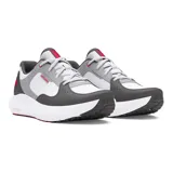 Championes Under Armour Charged Versurge, color gris y blanco con detalles en rojo.