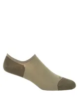 Calcetines invisibles color verde oliva confeccionados en fibra de bambú.