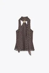 Top marrón con lunares blancos, cuello halter con fornitura dorada y bufanda integrada. Espalda descubierta y forro interior.