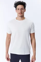 Remera blanca de manga corta con tejido slub.