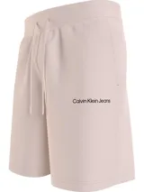 Short deportivo color rosa claro de algodón, con cintura elástica ajustable con cordón, bolsillos laterales y logo de Calvin Klein estampado en la pierna izquierda.