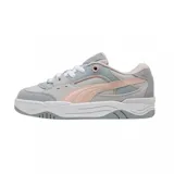 Championes urbanos Puma modelo 180, color beige con detalles en blanco, confeccionados en gamuza y malla, con logo Puma en los laterales.