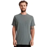 Remera gris de manga corta con bolsillo en el pecho.